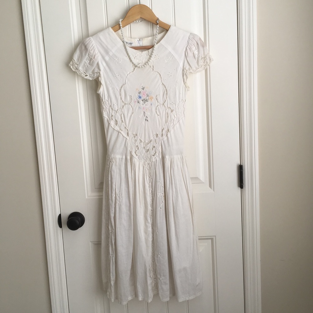 White Vintage Lace Wedding Dress - Picture 3 of 8